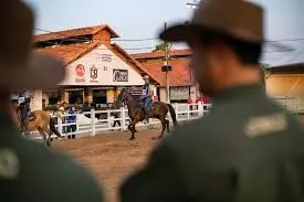 Foto de apresentação em área de exposição