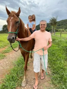 Cavalo Campolina - Henrique Salvador e suas netas Olivia e Antônia no Haras